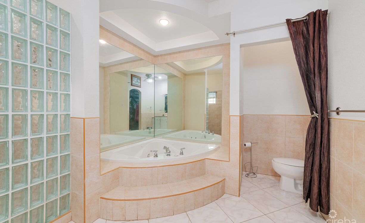4 BED + OFFICE / 3.5 BATH SINGLE FAMILY HOME