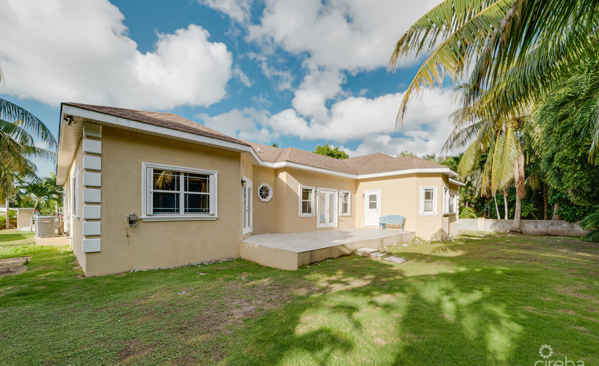 4 BED + OFFICE / 3.5 BATH SINGLE FAMILY HOME