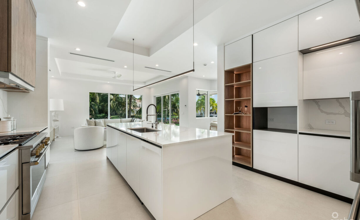 95 BIRD | A REIMAGINED WATERFRONT ESTATE