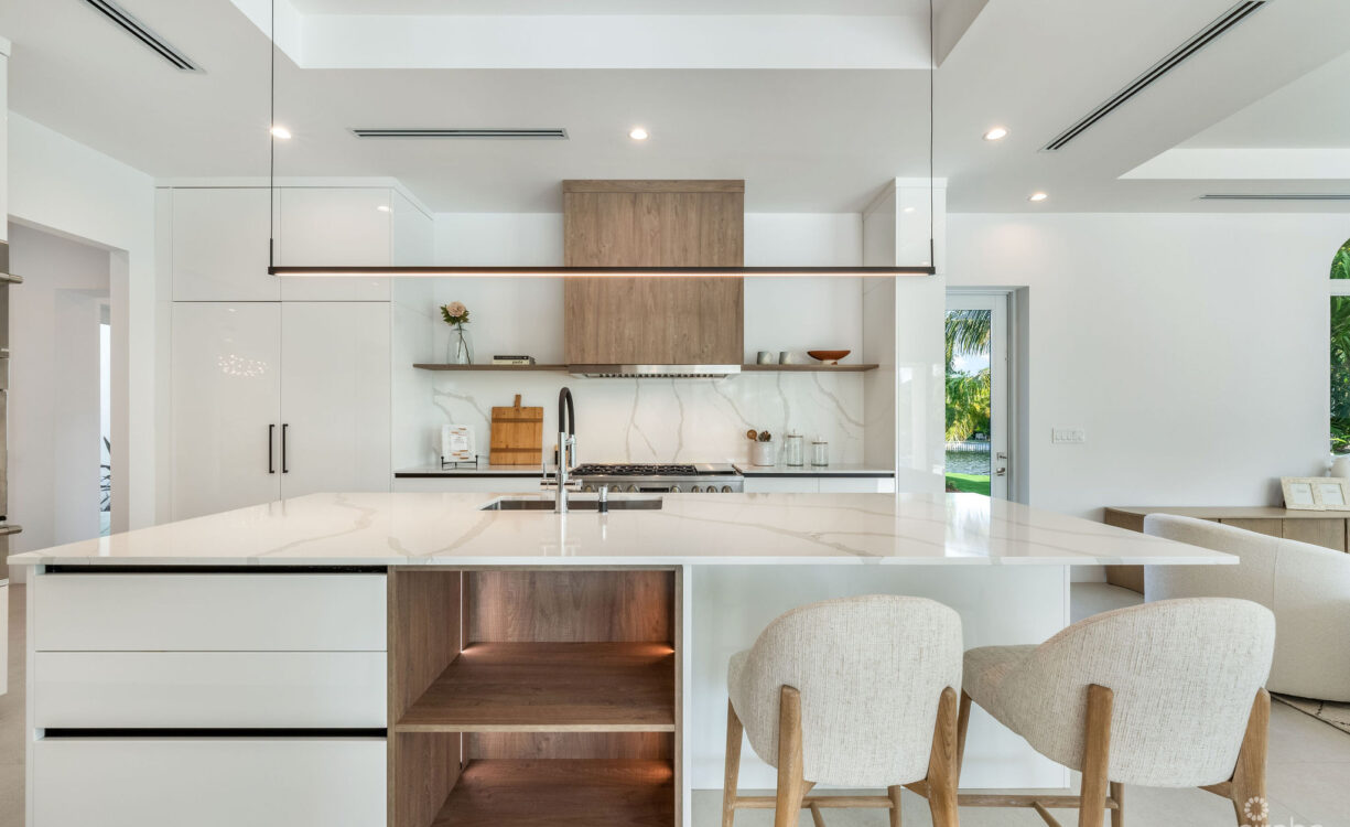 95 BIRD | A REIMAGINED WATERFRONT ESTATE
