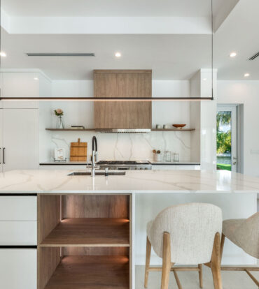 95 BIRD | A REIMAGINED WATERFRONT ESTATE