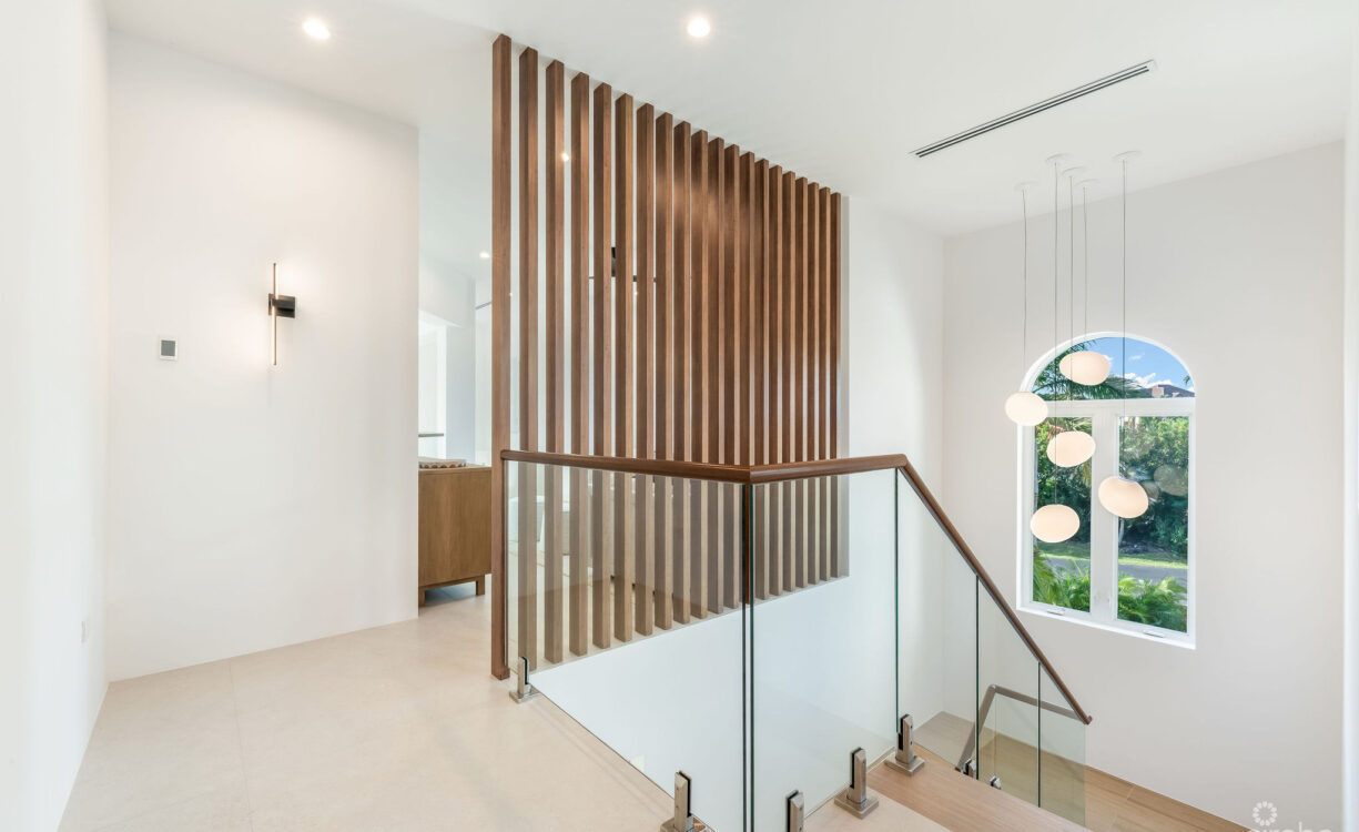 95 BIRD | A REIMAGINED WATERFRONT ESTATE