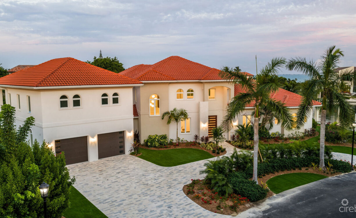 95 BIRD | A REIMAGINED WATERFRONT ESTATE