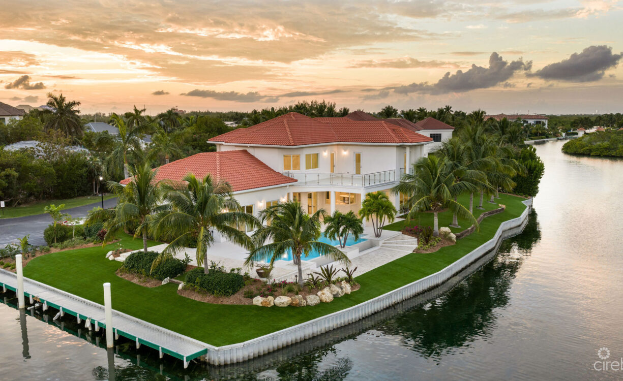95 BIRD | A REIMAGINED WATERFRONT ESTATE
