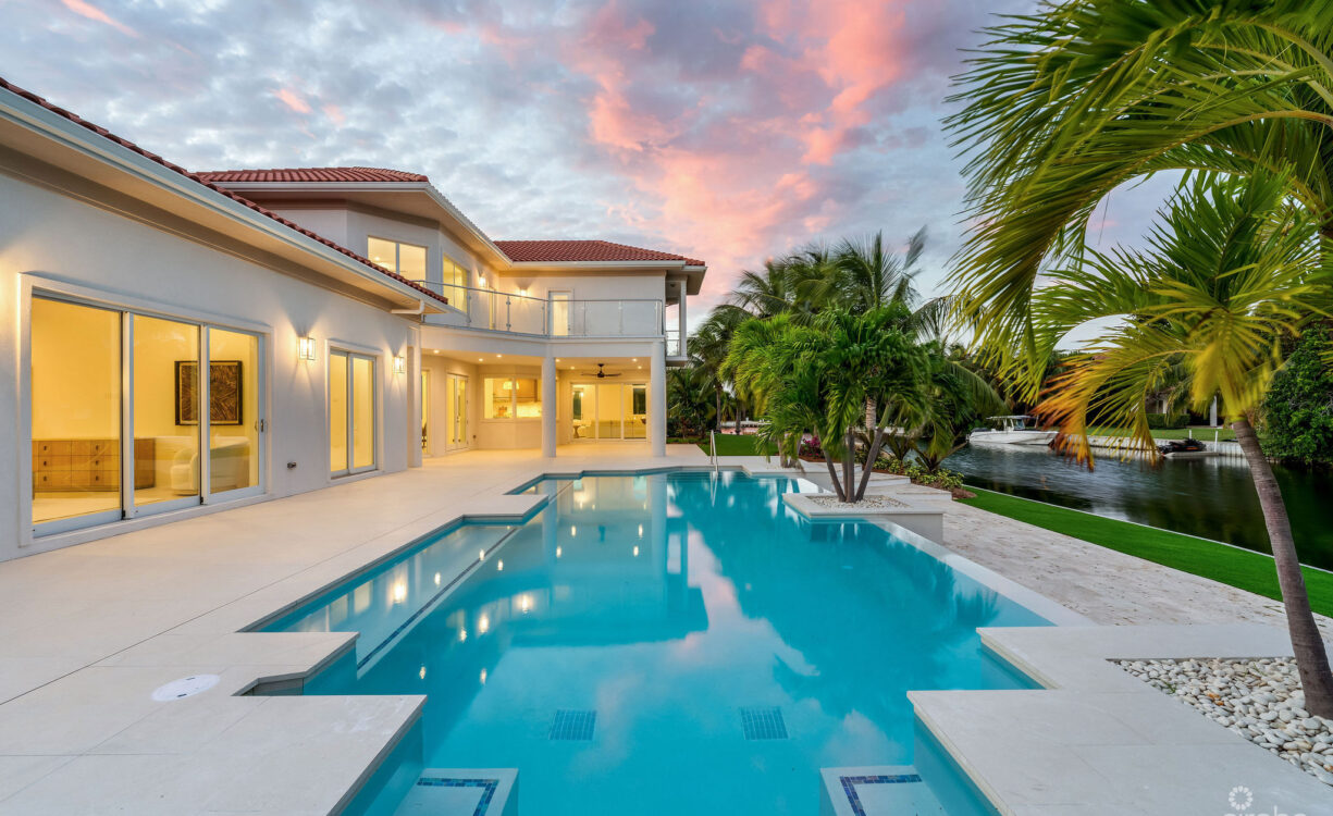 95 BIRD | A REIMAGINED WATERFRONT ESTATE
