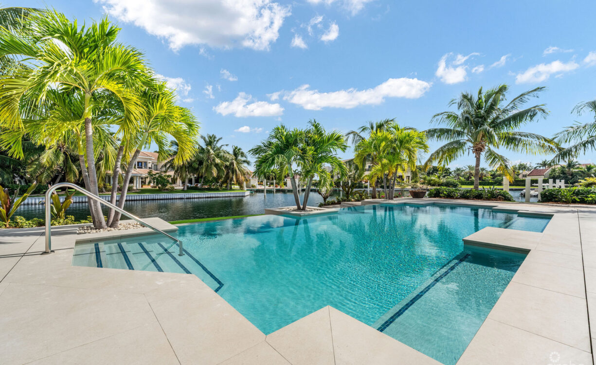 95 BIRD | A REIMAGINED WATERFRONT ESTATE