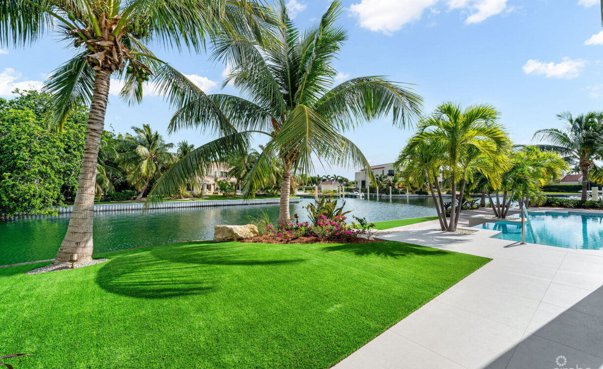 95 BIRD | A REIMAGINED WATERFRONT ESTATE