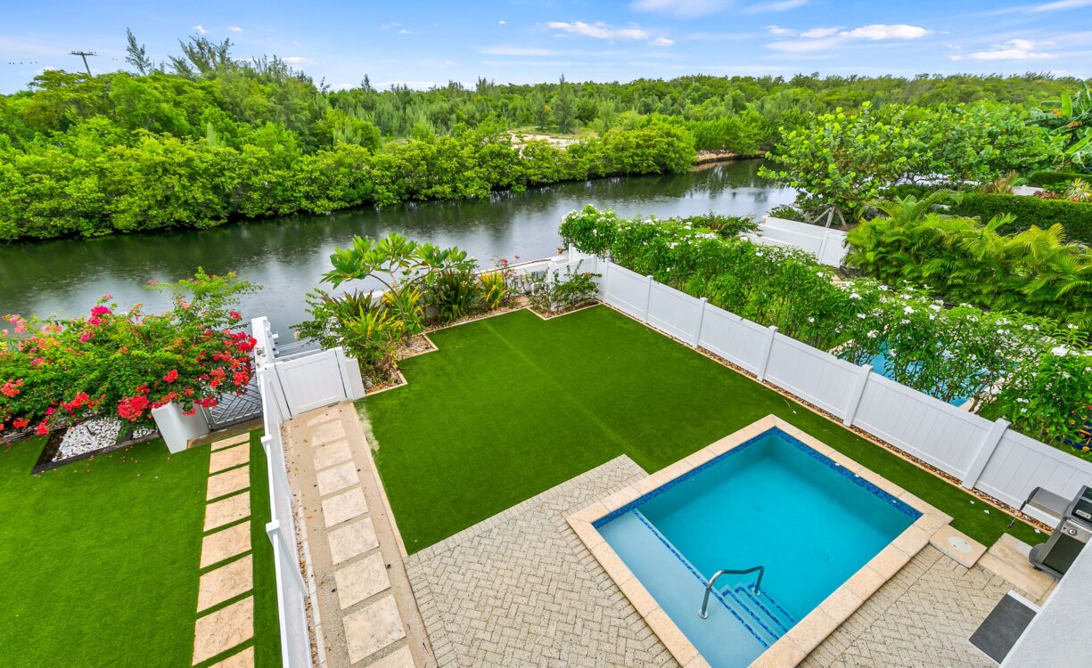 OLEA 106, CANAL FRONT 3 BED DUPLEX