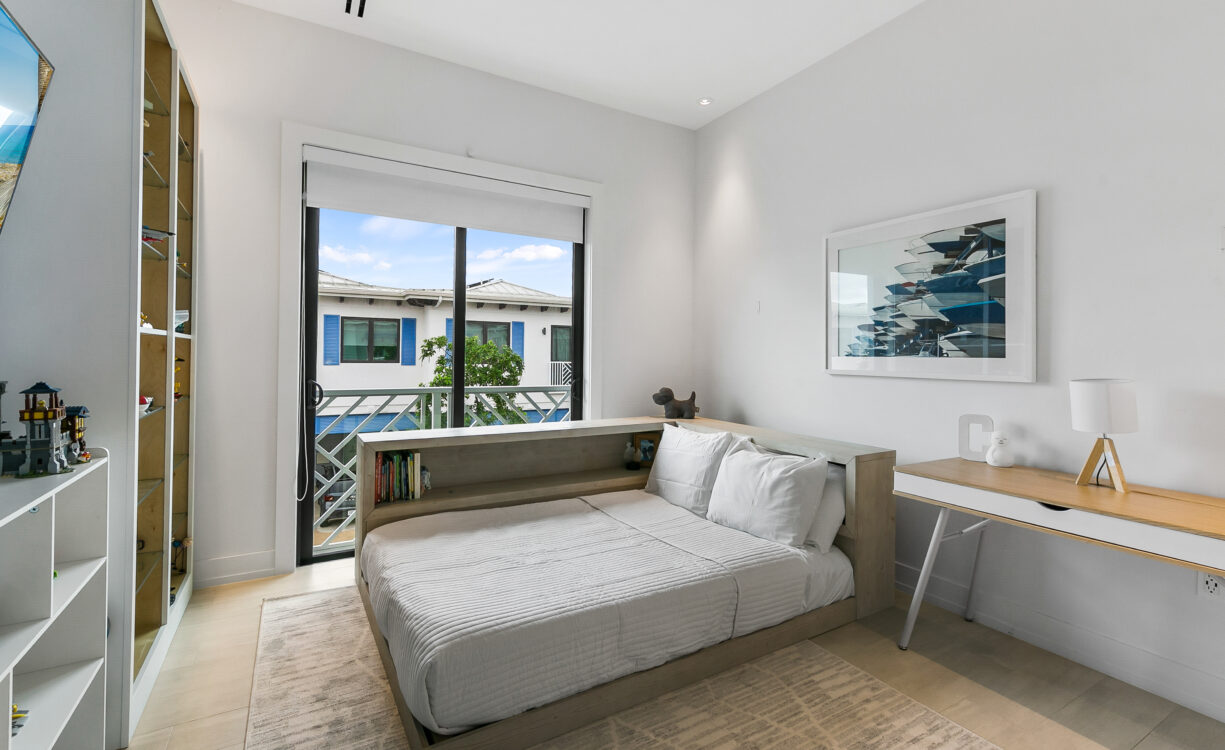 OLEA 106, CANAL FRONT 3 BED DUPLEX