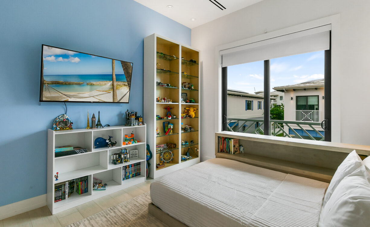 OLEA 106, CANAL FRONT 3 BED DUPLEX