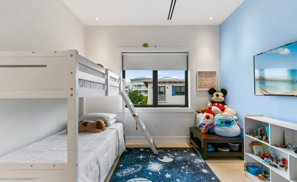 OLEA 106, CANAL FRONT 3 BED DUPLEX