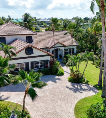 FULLY RENOVATED 4-BED CANAL FRONT HOME WITH DEN & DOCK | THE SHORES