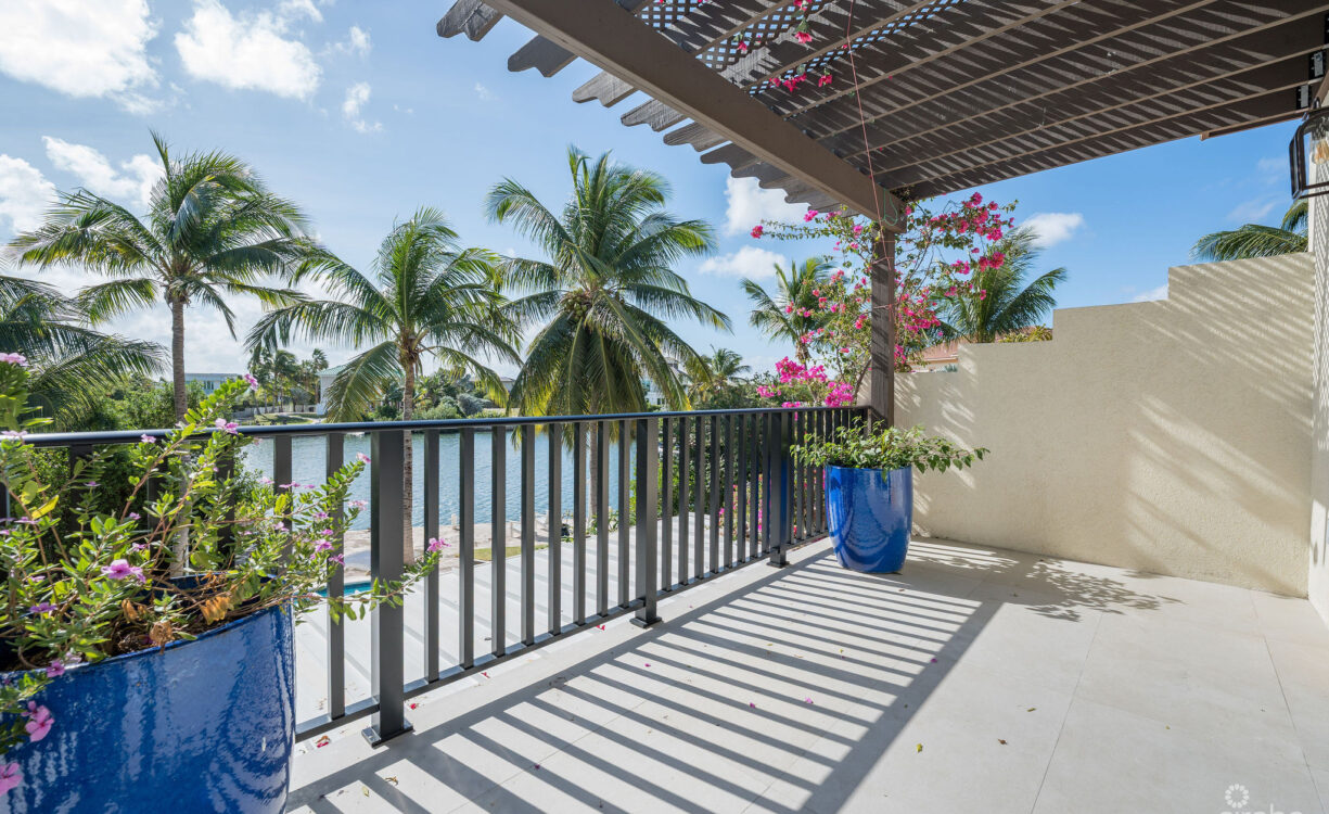 FULLY RENOVATED 4-BED CANAL FRONT HOME WITH DEN & DOCK | THE SHORES