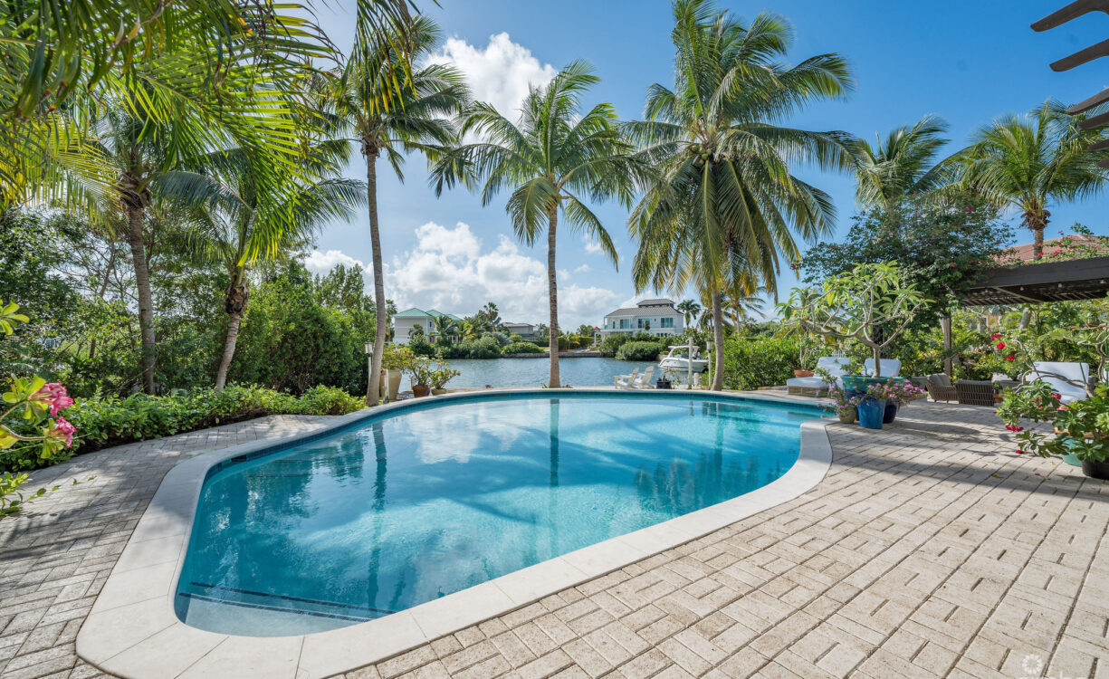 FULLY RENOVATED 4-BED CANAL FRONT HOME WITH DEN & DOCK | THE SHORES