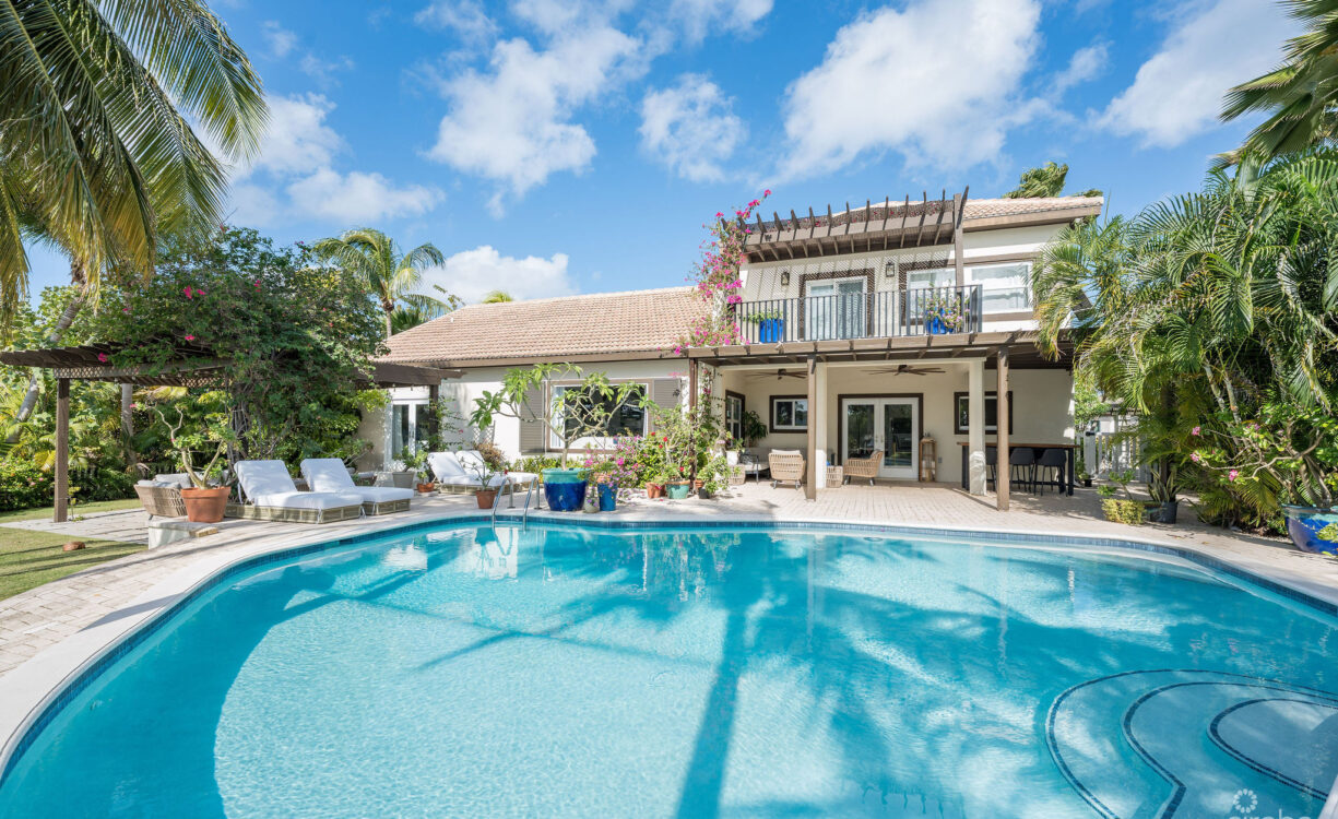 FULLY RENOVATED 4-BED CANAL FRONT HOME WITH DEN & DOCK | THE SHORES