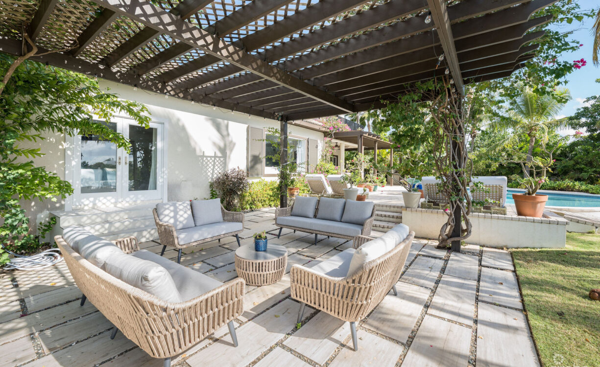 FULLY RENOVATED 4-BED CANAL FRONT HOME WITH DEN & DOCK | THE SHORES