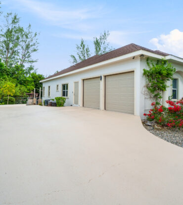 ORCHID HEIGHTS 32, MIDSUMMER DRIVE HOME