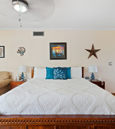 THE RETREAT 12, RUM POINT CONDO WITH BEACH VIEW