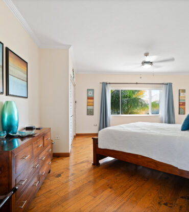 THE RETREAT 12, RUM POINT CONDO WITH BEACH VIEW