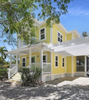 SEACLIFF YELLOW LOCATED IN COTTAGE