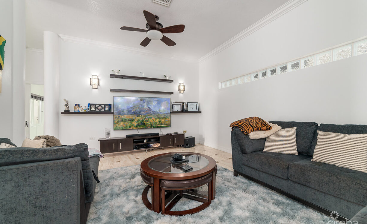 3 BED MIDWAY CLOSE FAMILY HOME