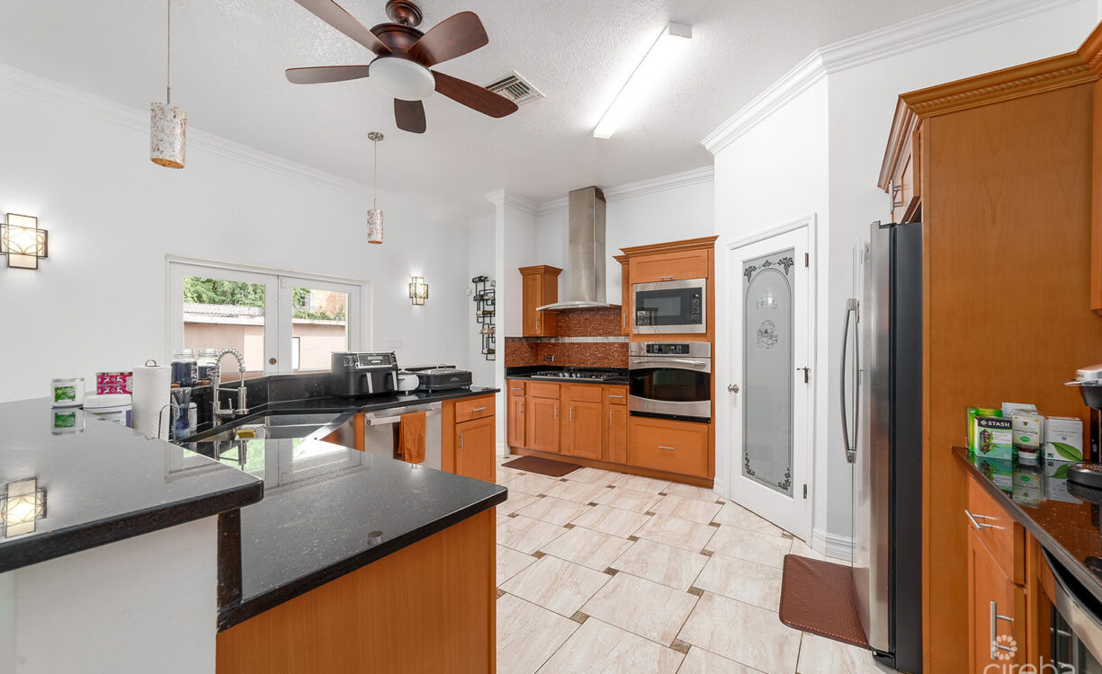 3 BED MIDWAY CLOSE FAMILY HOME