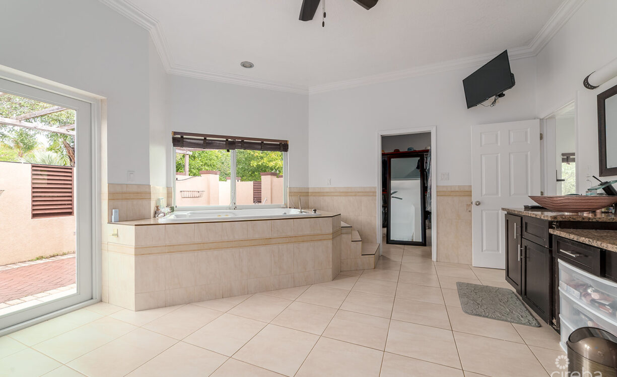 3 BED MIDWAY CLOSE FAMILY HOME