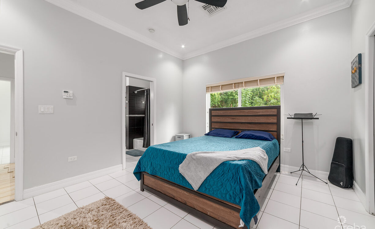 3 BED MIDWAY CLOSE FAMILY HOME