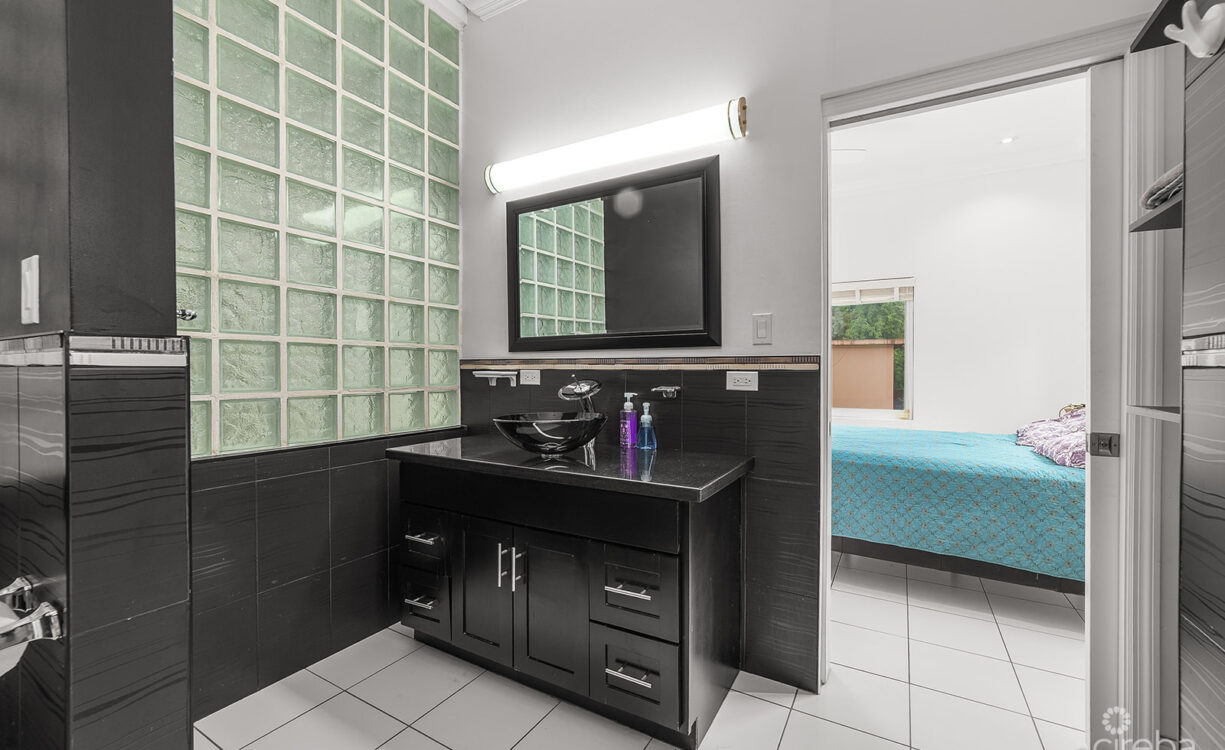 3 BED MIDWAY CLOSE FAMILY HOME