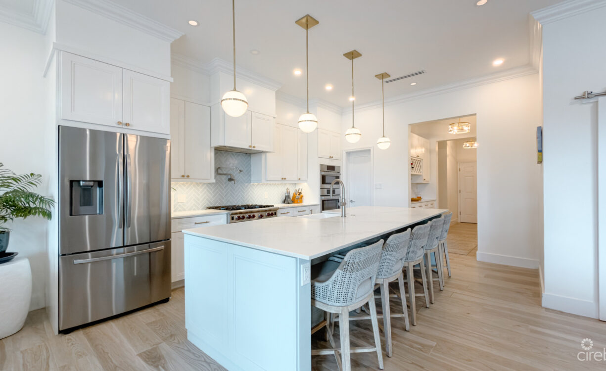 THE SHORES - EXECUTIVE HOME