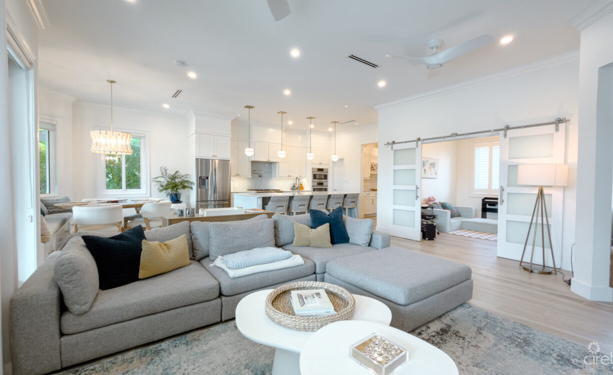 THE SHORES - EXECUTIVE HOME