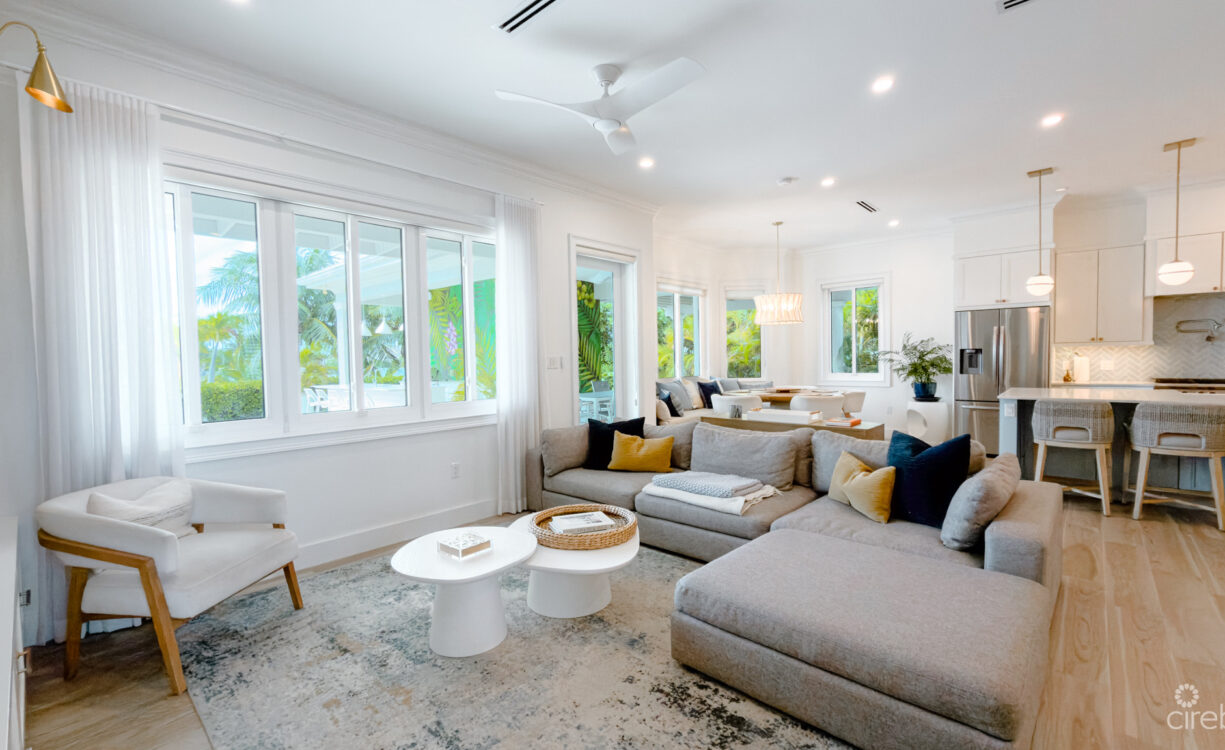 THE SHORES - EXECUTIVE HOME