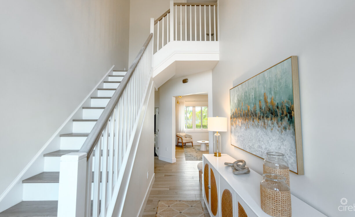 THE SHORES - EXECUTIVE HOME