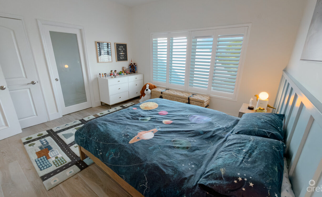 THE SHORES - EXECUTIVE HOME