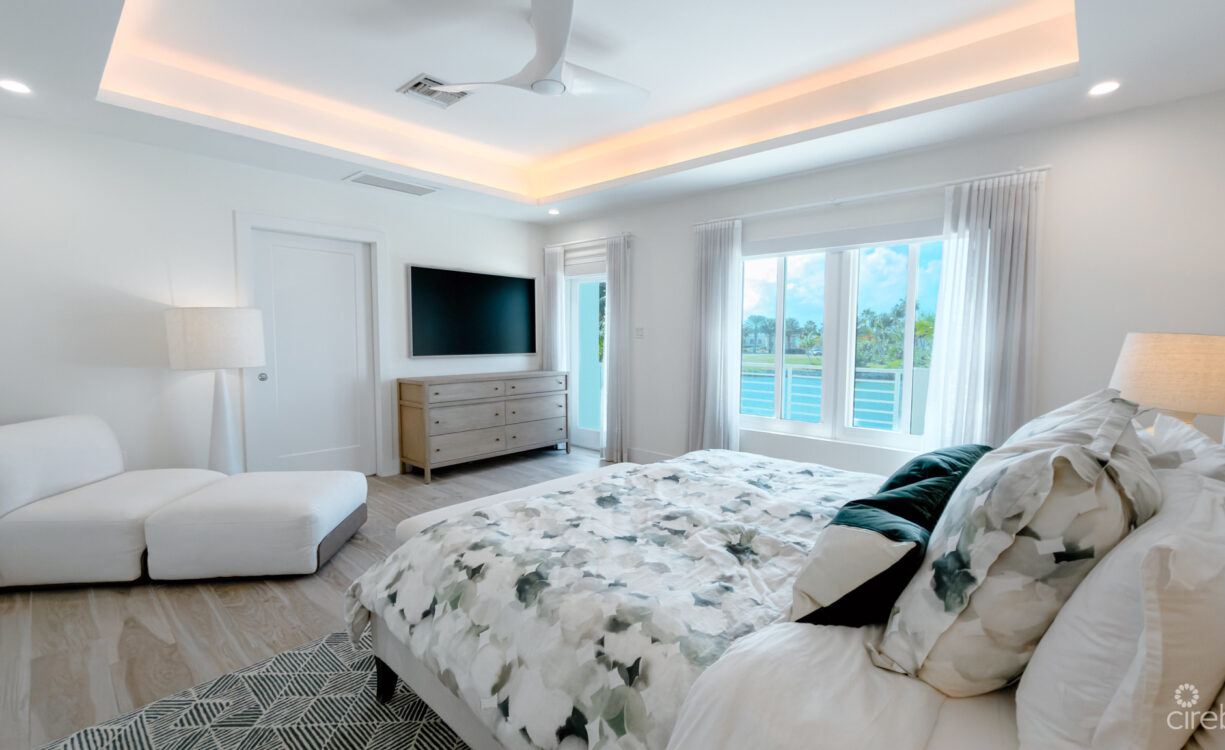 THE SHORES - EXECUTIVE HOME