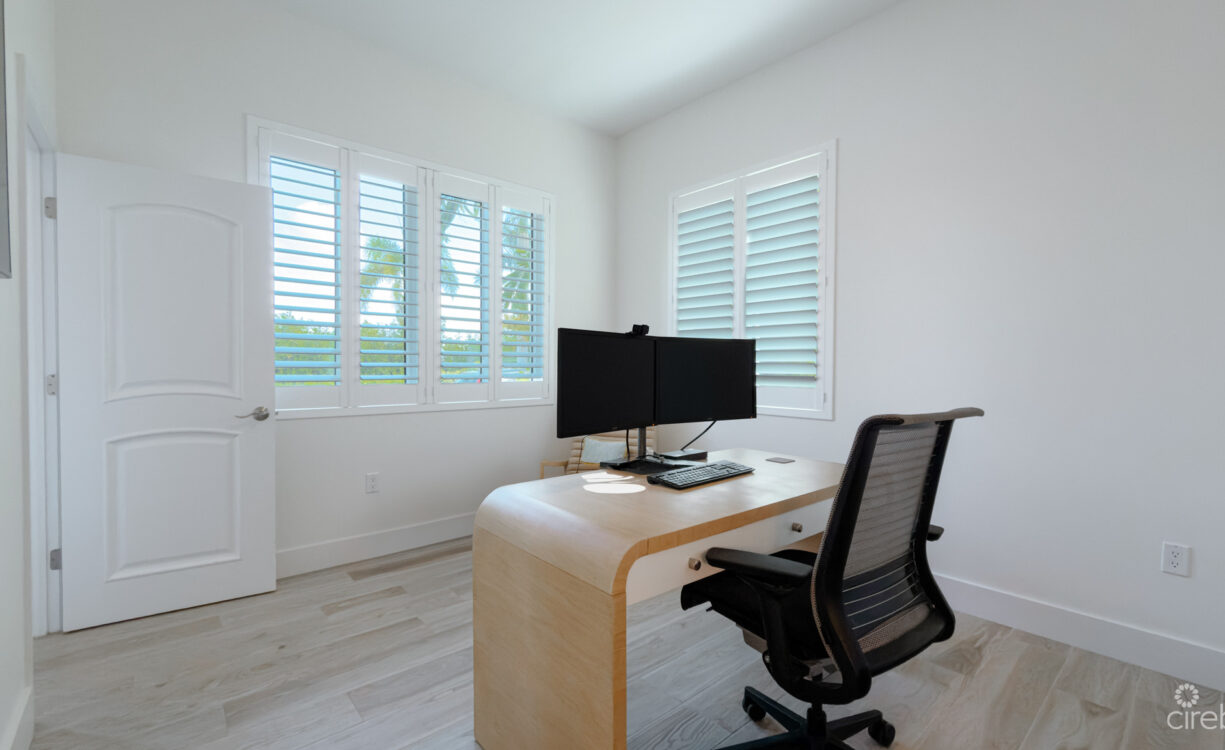 THE SHORES - EXECUTIVE HOME