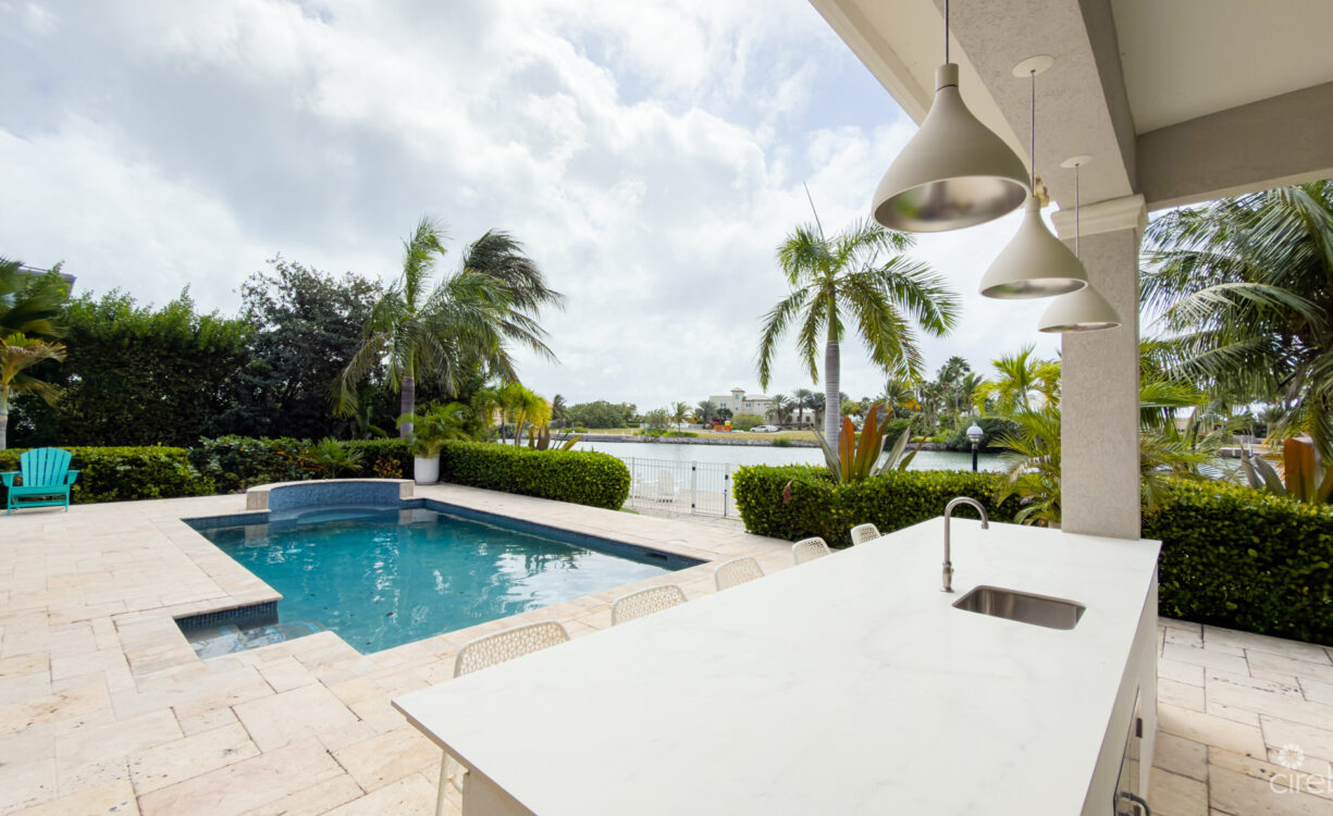 THE SHORES - EXECUTIVE HOME