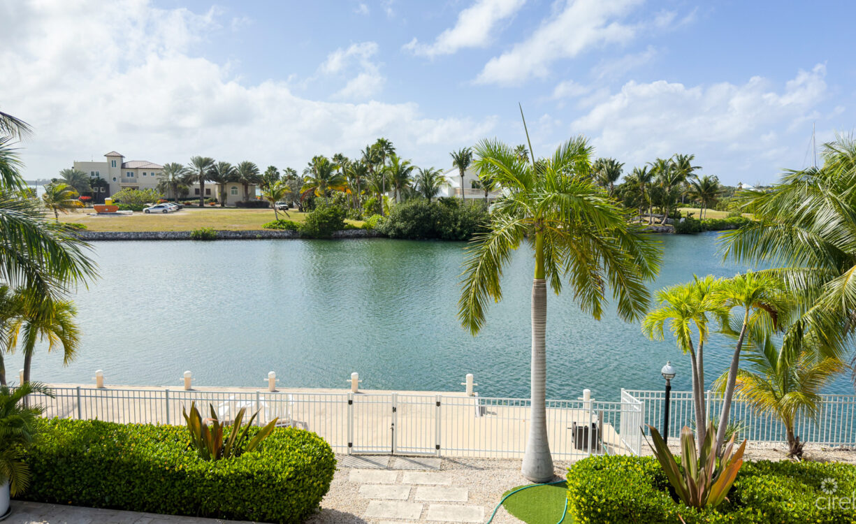THE SHORES - EXECUTIVE HOME