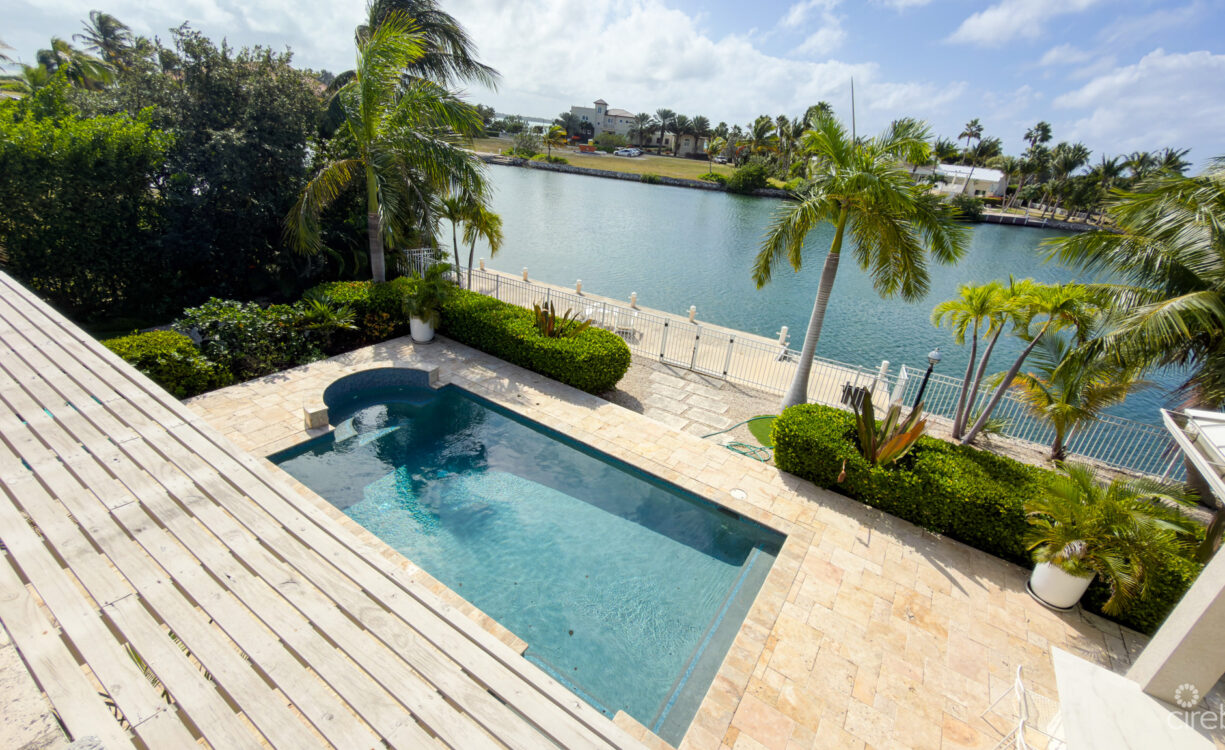 THE SHORES - EXECUTIVE HOME