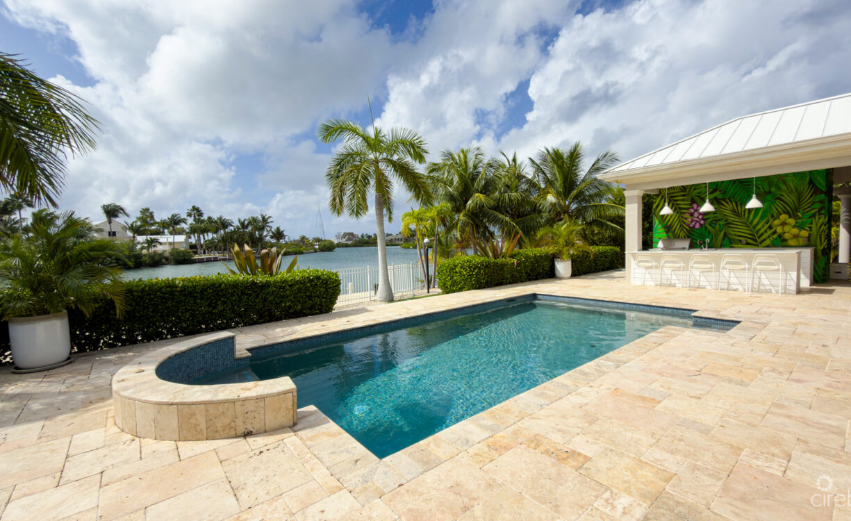 THE SHORES - EXECUTIVE HOME