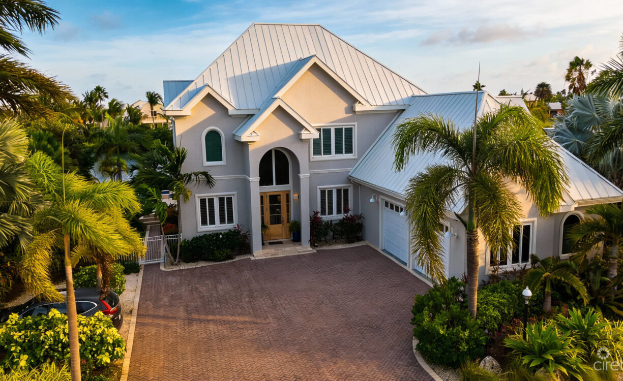 THE SHORES - EXECUTIVE HOME