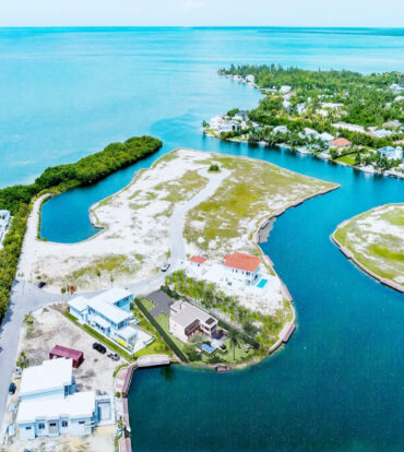 HARBOUR REACH CANAL FRONT EXECUTIVE HOME
