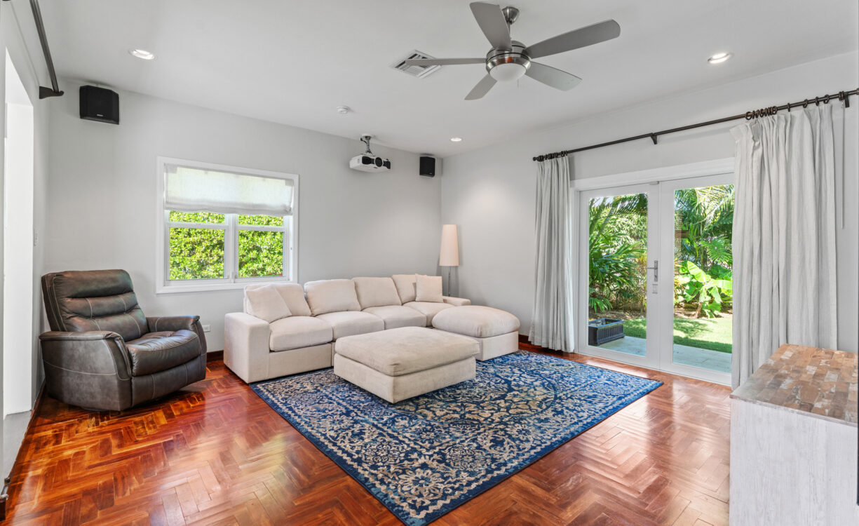 JACARANDA COURT 35, SOUTH SOUND HOME