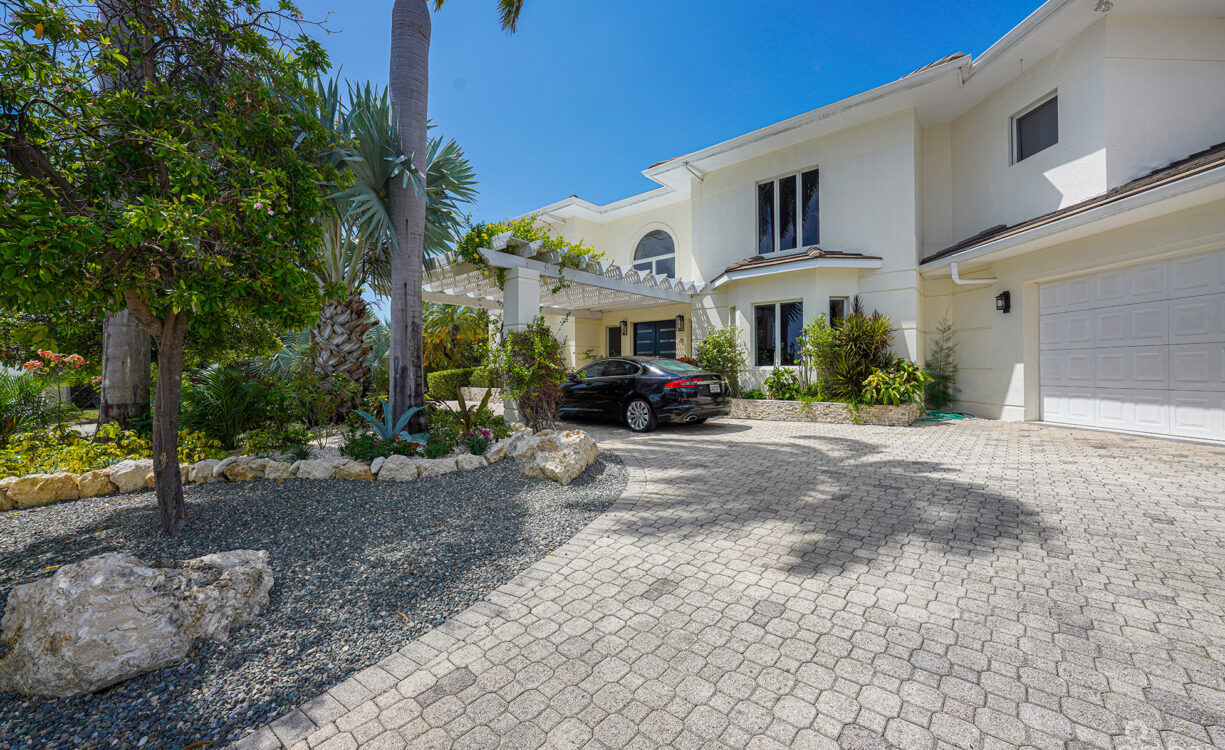 GOVERNORS HARBOUR ESTATE HOME
