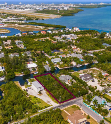 RED BAY  WOODSTOCK DR OVERSIZED CANAL FRONT LOT