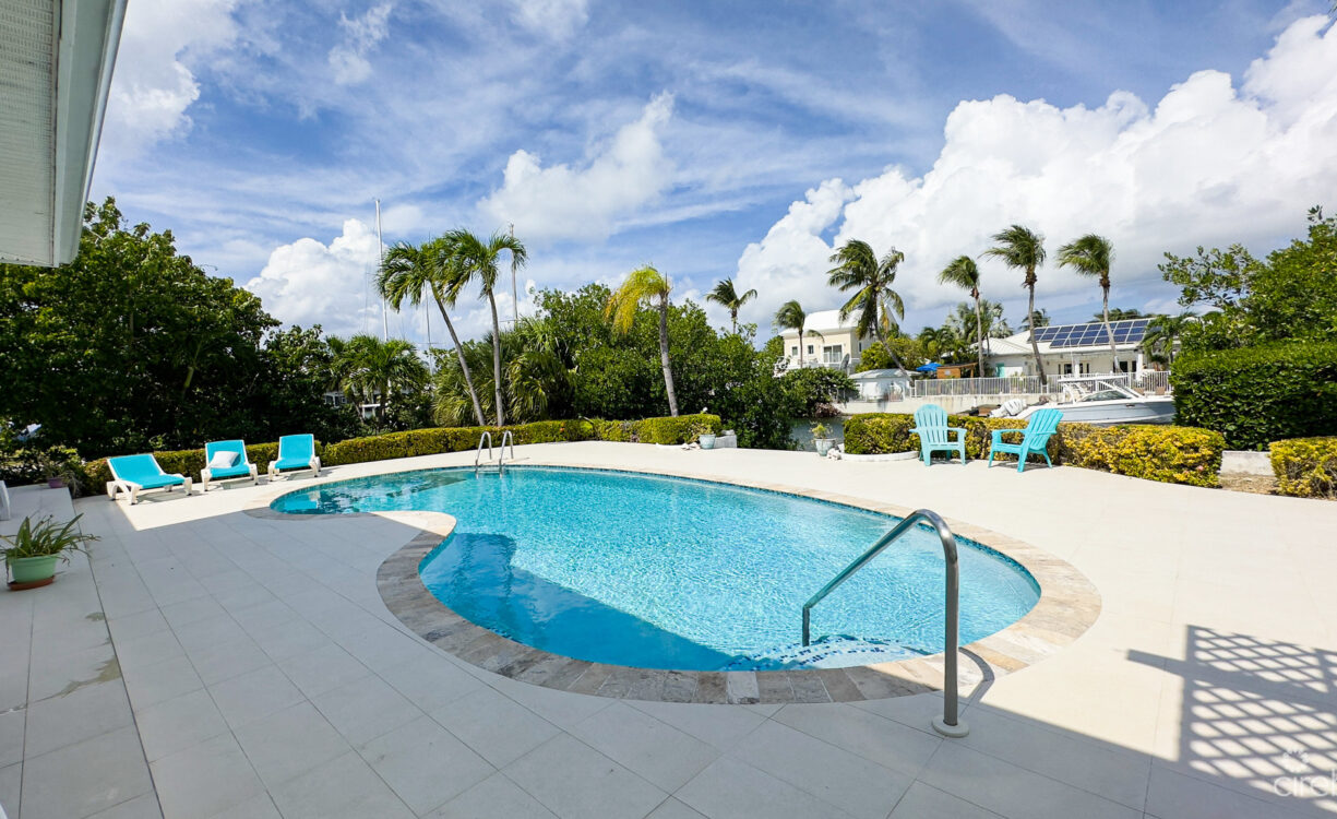 GOVERNORS HARBOUR CANAL FRONT FAMILY HOME