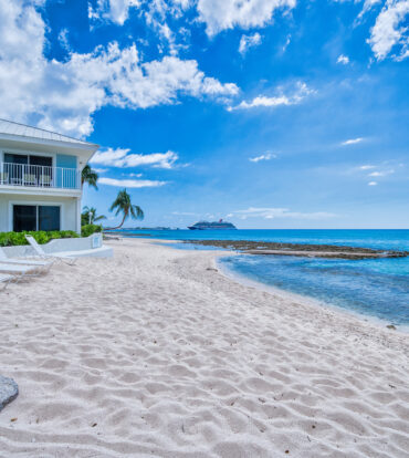 GRAPETREE CONDO ON SEVEN MILE BEACH