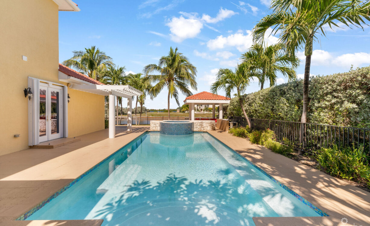 61 HOYA QUAY CRYSTAL HARBOUR