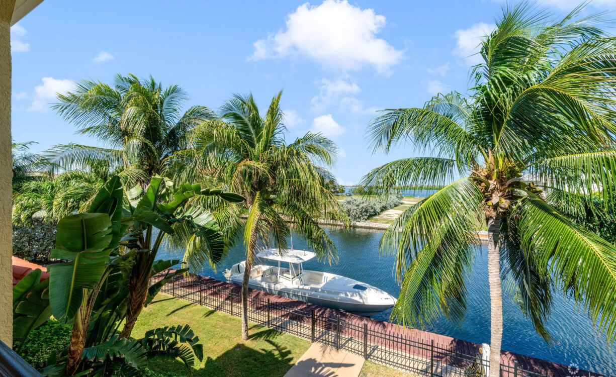 61 HOYA QUAY CRYSTAL HARBOUR