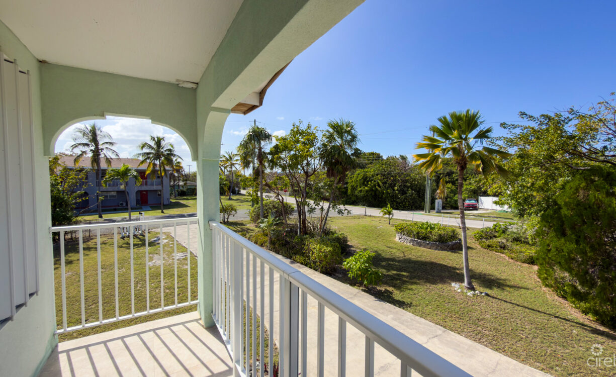 TWINFLOWERS DOUBLE PARCEL RESIDENCE